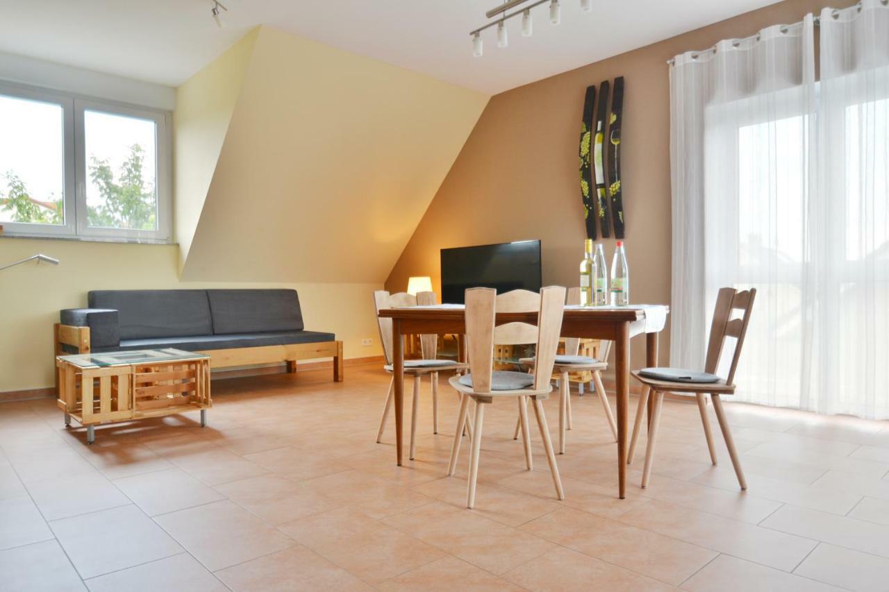 Rieslingstube Bei Britta & Joachim Apartment Undenheim ภายนอก รูปภาพ