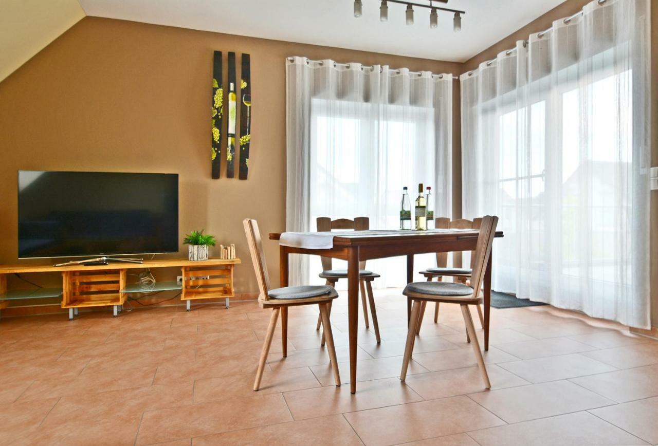 Rieslingstube Bei Britta & Joachim Apartment Undenheim ภายนอก รูปภาพ
